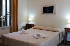 Habitación con cama doble