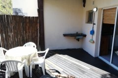 Patio con muebles de jardín